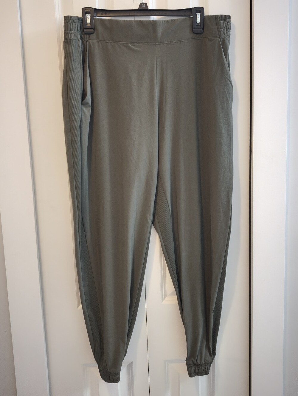 Athleta Brooklyn Jogger Pants Size 16 Olive Green Stretch Travel Plus Size